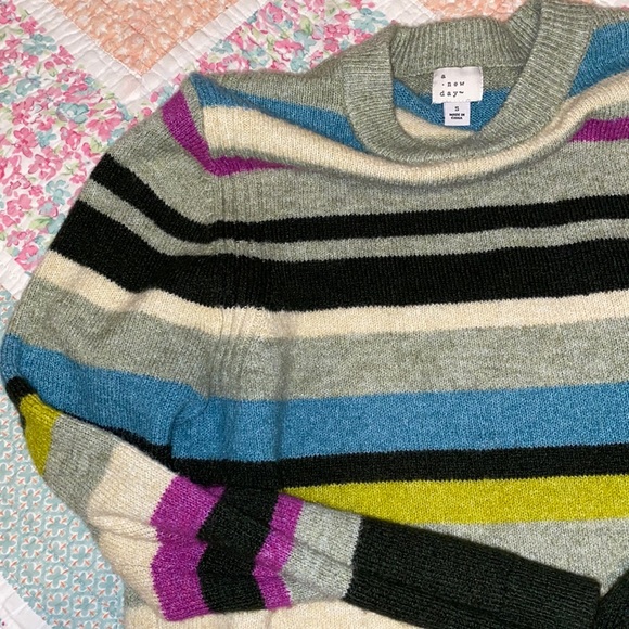 Sweater - Picture 3 of 3